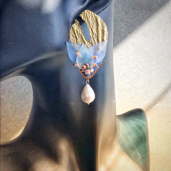 Earrings with floral pendant - Picture 8 of 17